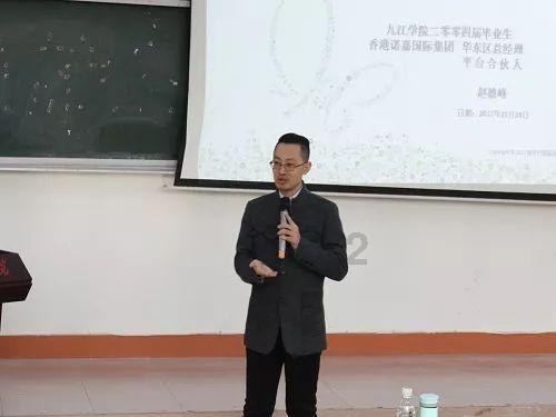 男生一直看女生什么意思？